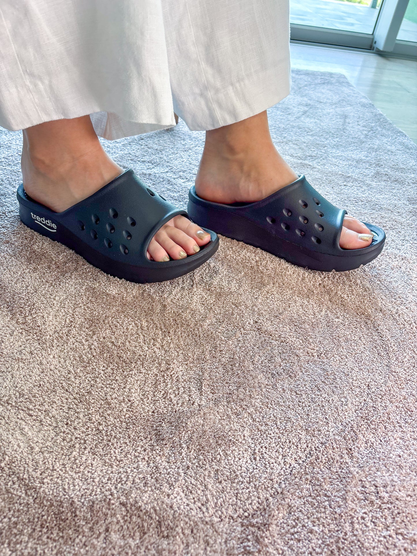 Treddie Recovery Slides - Black